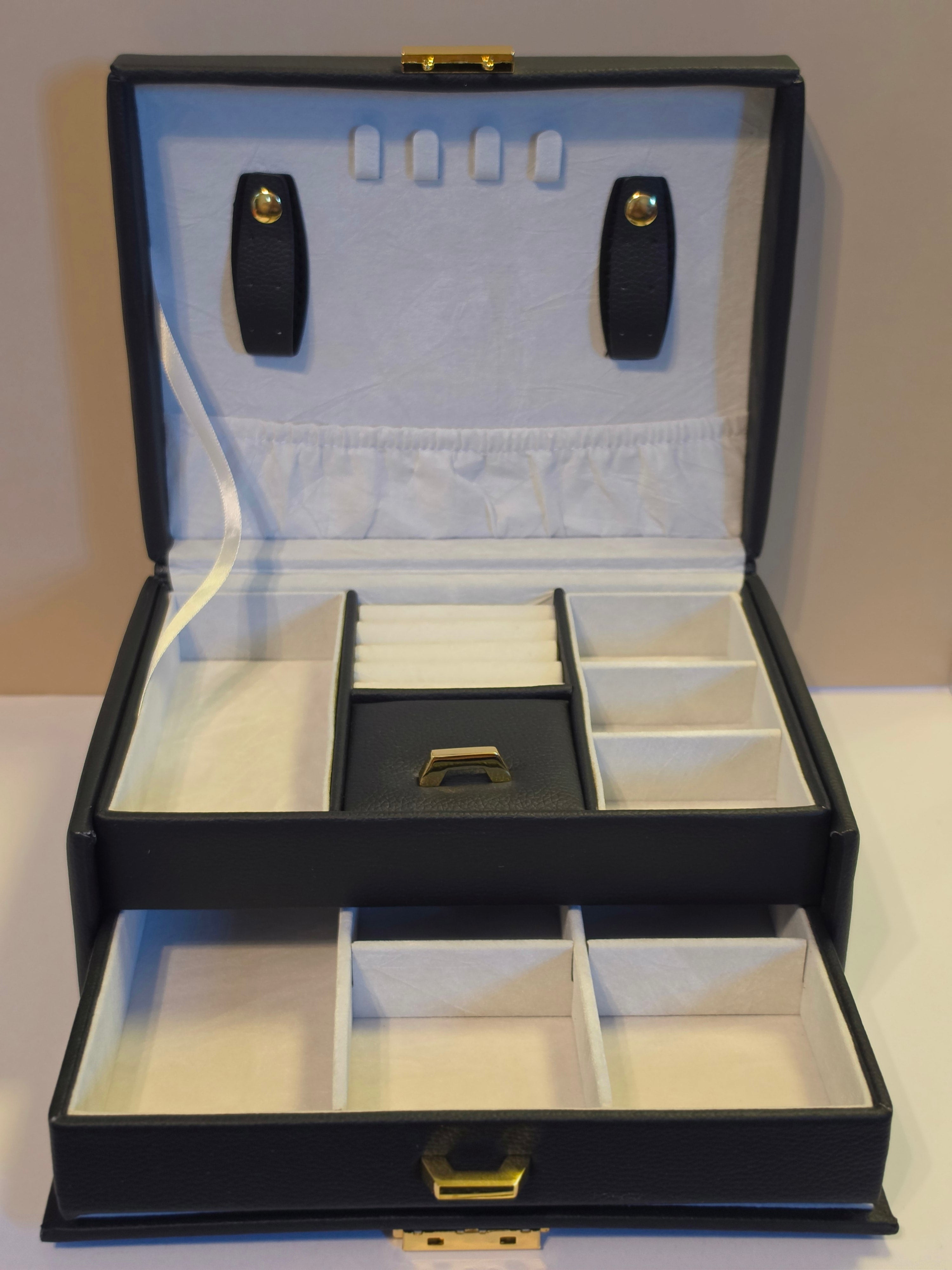 Origami Owl Noir Bow Jewellery Box