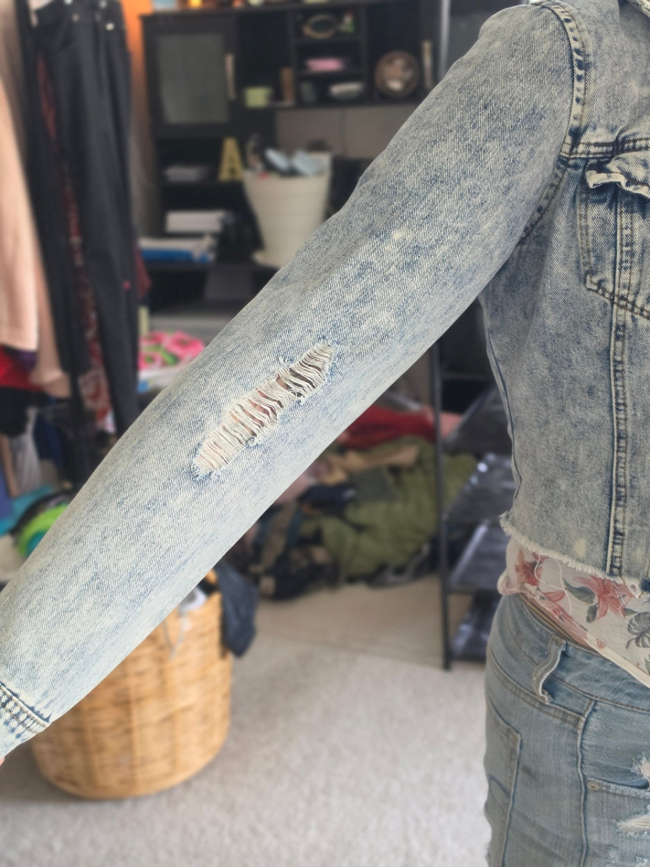 Ci Sono Icy Acid Wash Heavily Distressed Cropped Denim Jacket