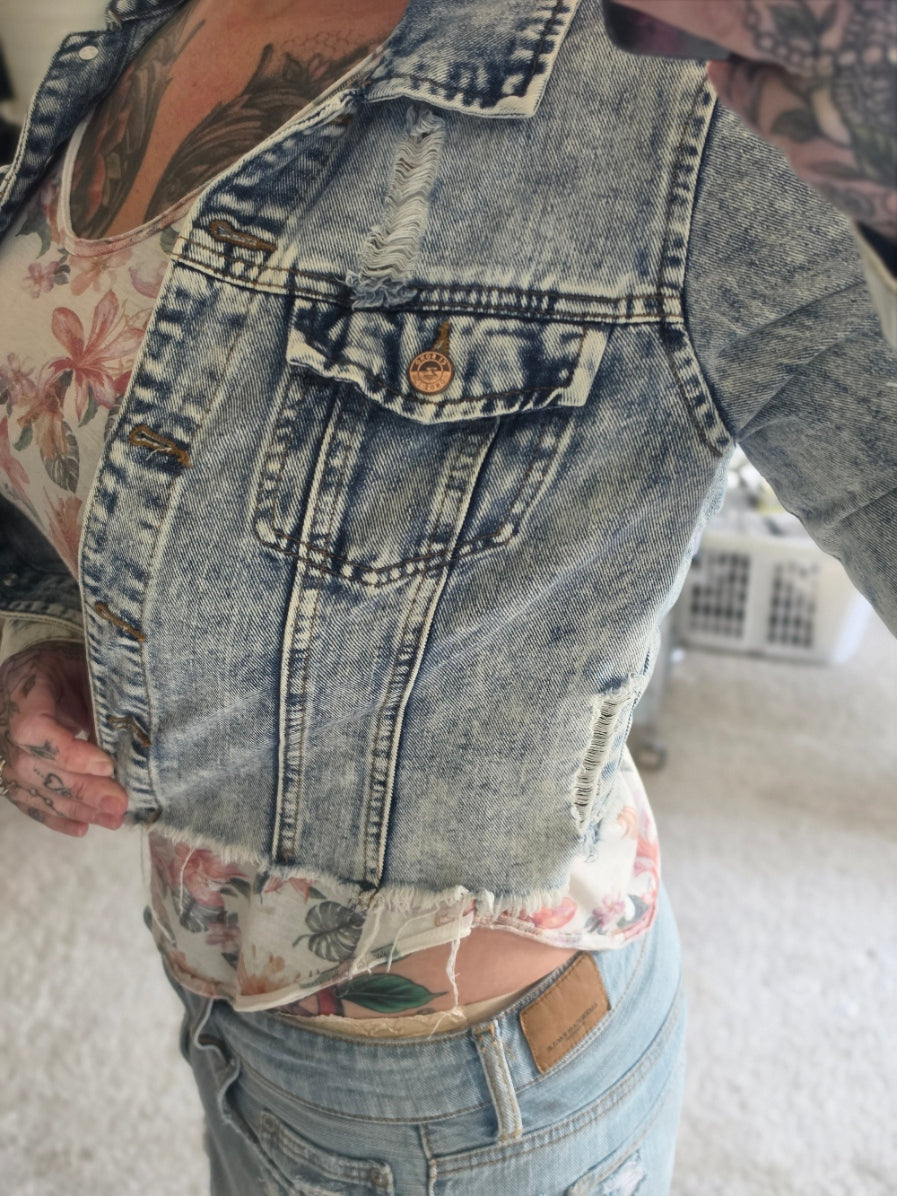 Ci Sono Icy Acid Wash Heavily Distressed Cropped Denim Jacket