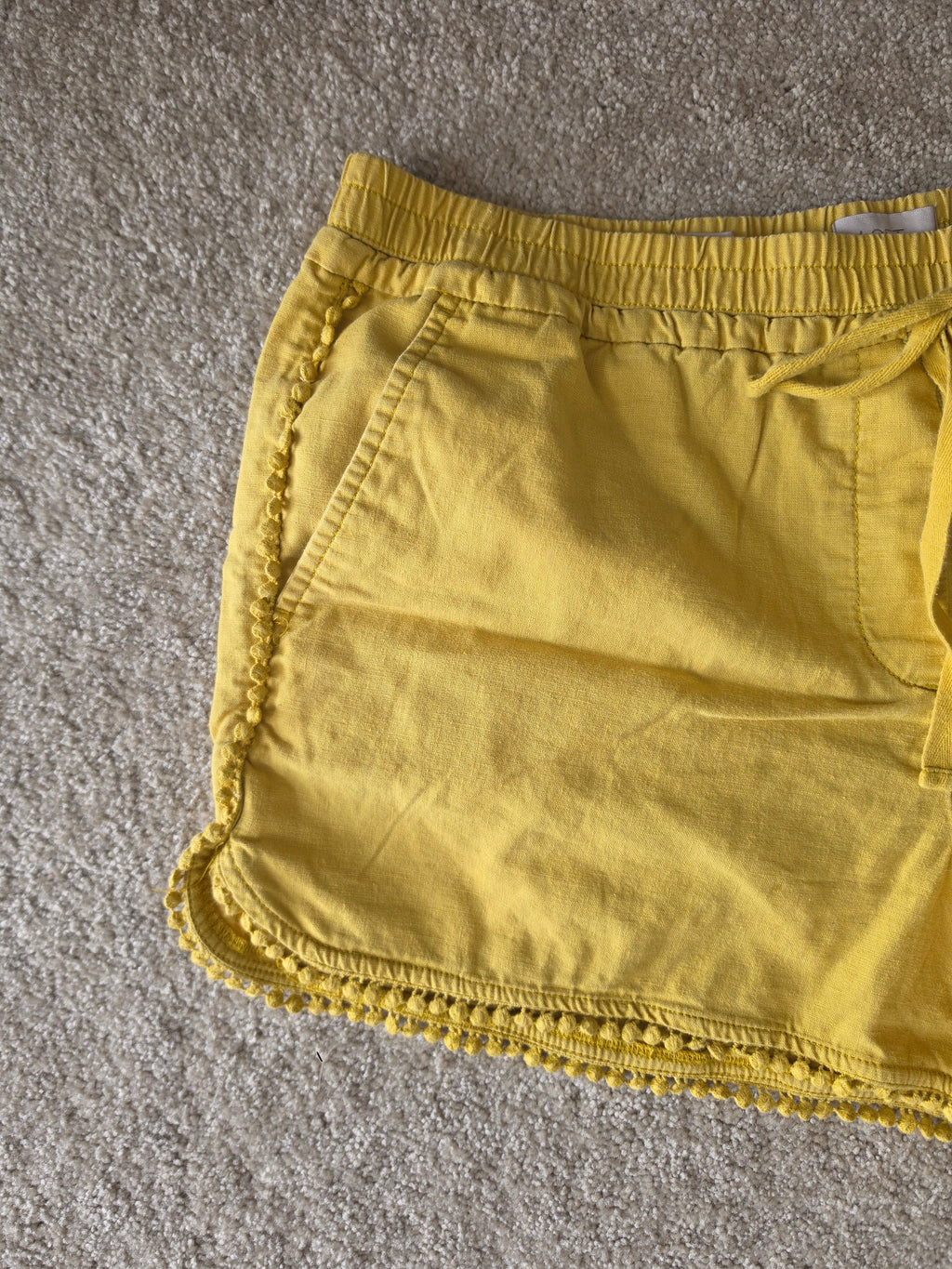LOFT Outlet Golden Hour Running Shorts - hem detail