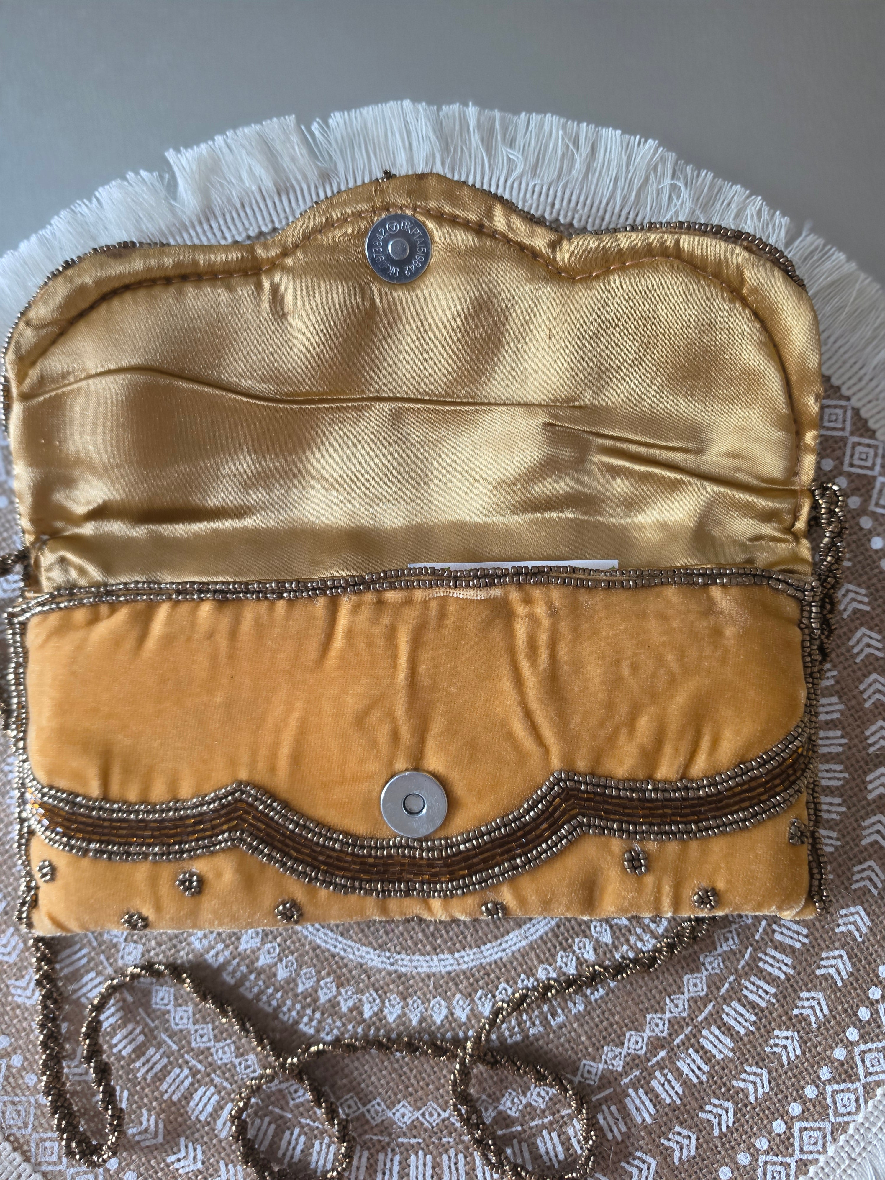 The Amber Oracle Clutch