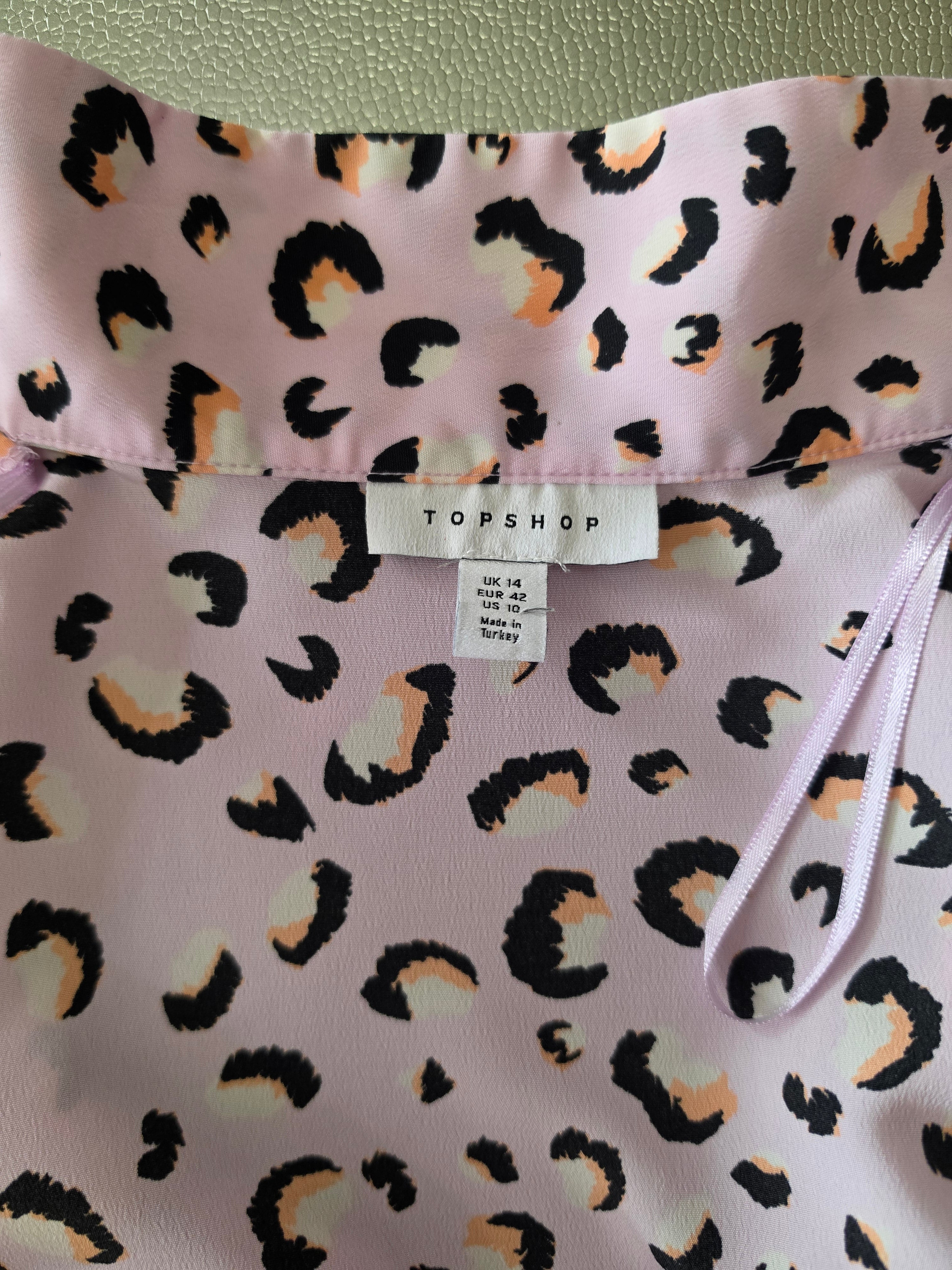Pink leopard print blouse - side detail