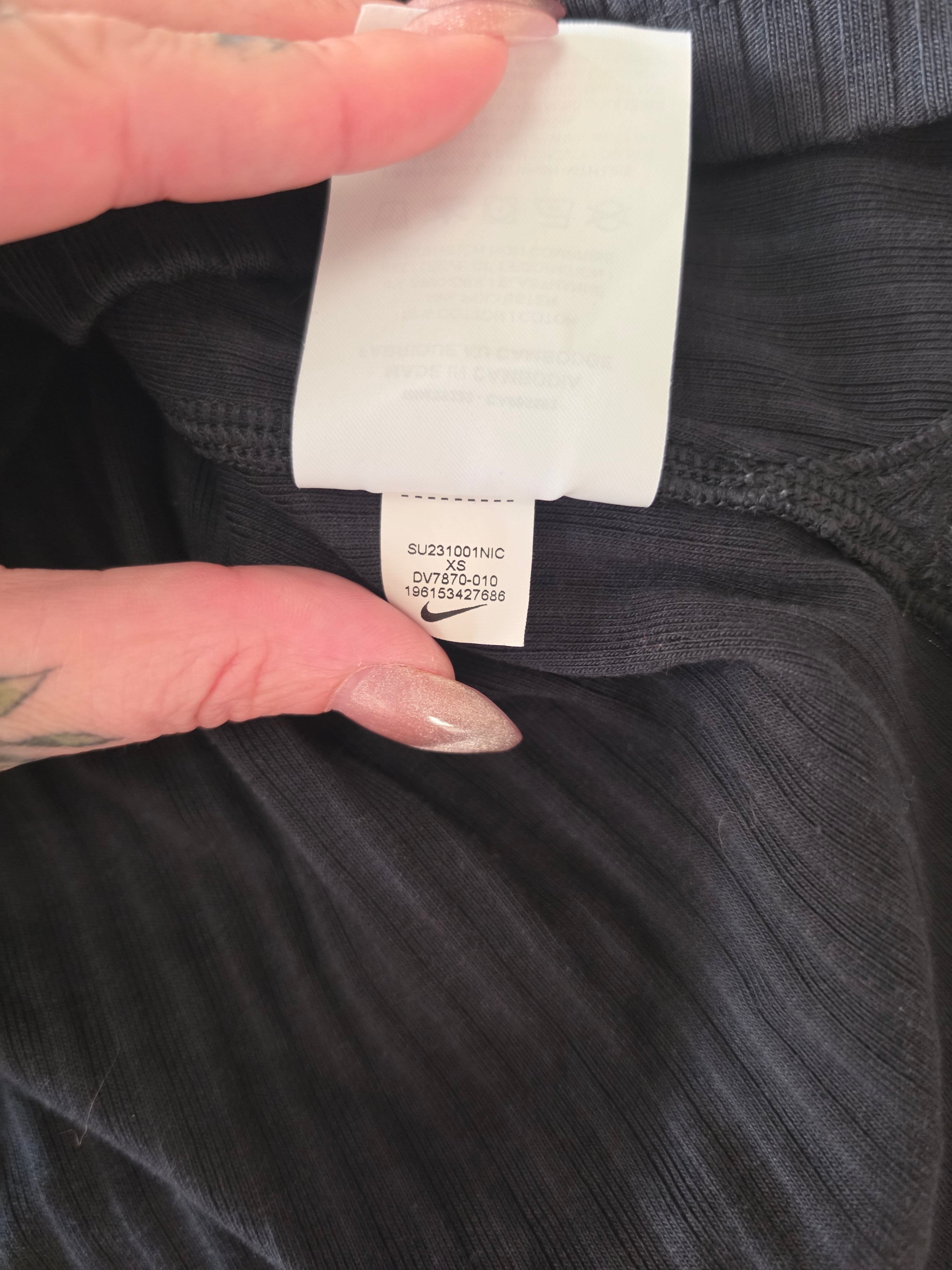 Nike Ribbed Crop Tee — tag detail