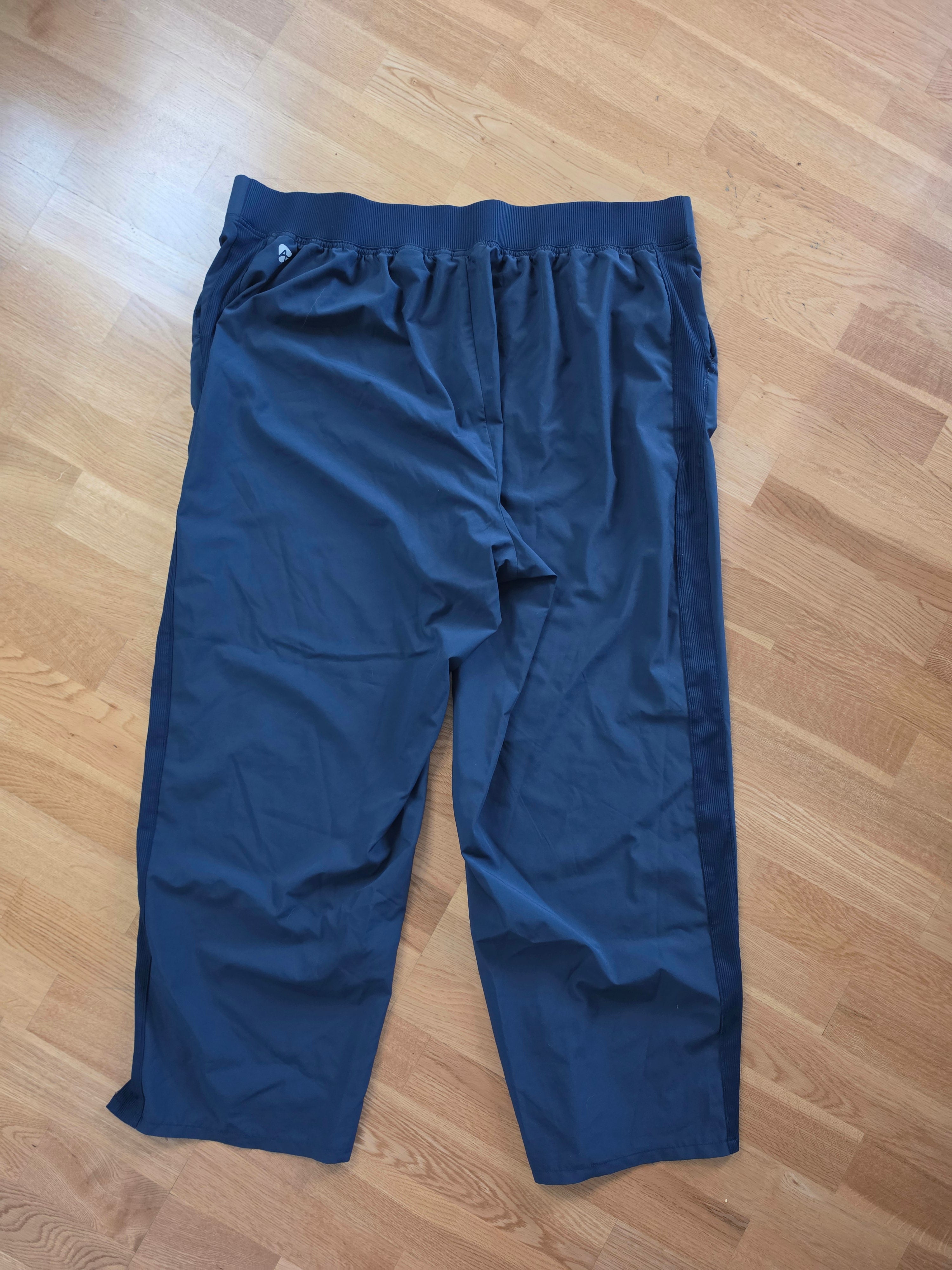 Midnight Drift Cropped Wide-Leg Pants