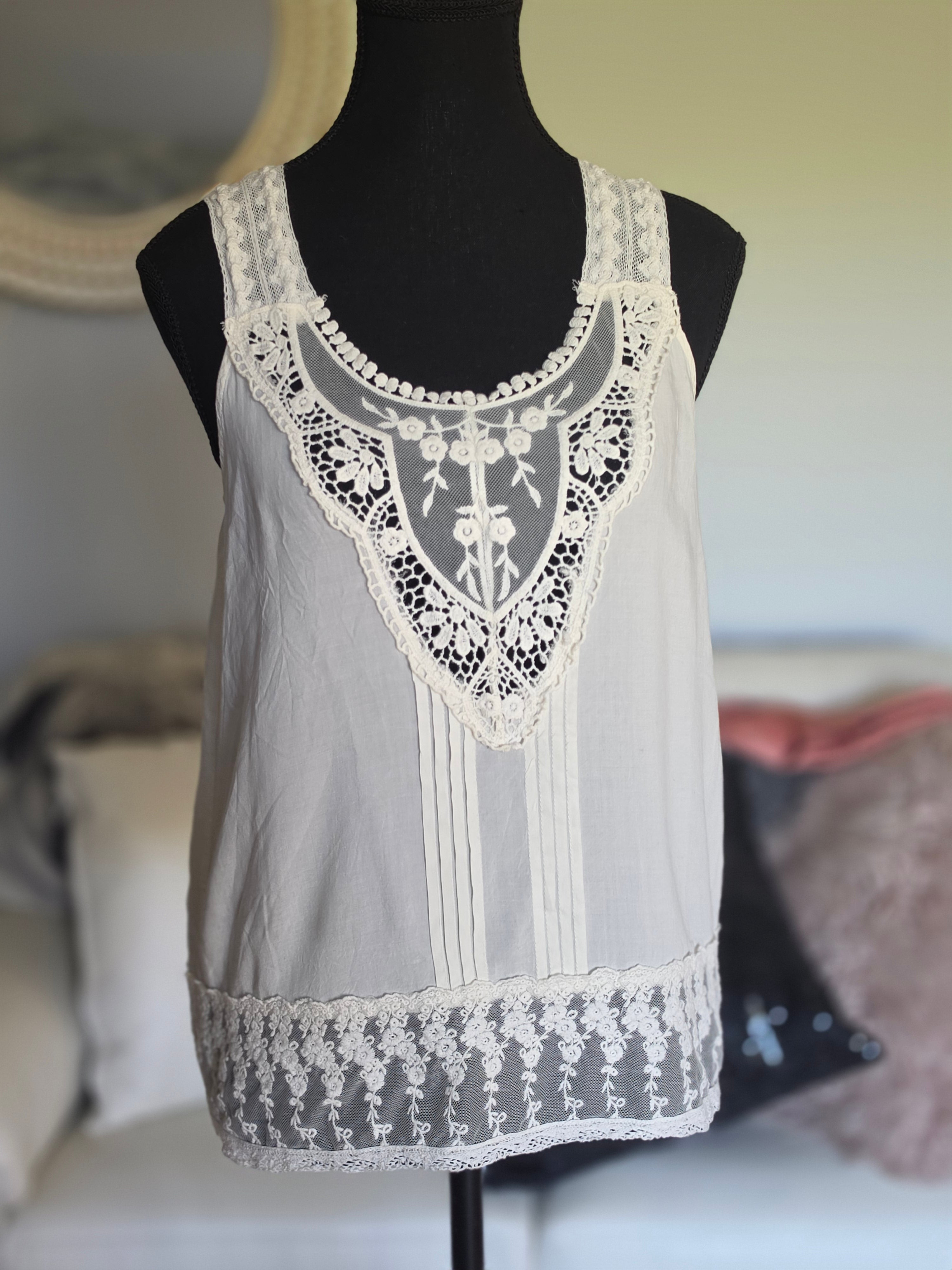 Kismet Ivory Heirloom Lace Tank — XS