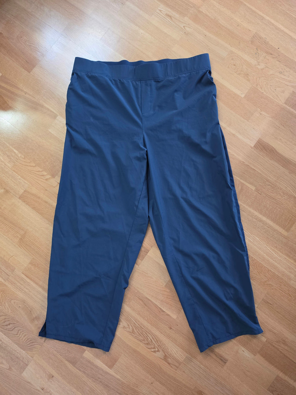 Midnight Drift Cropped Wide-Leg Pants
