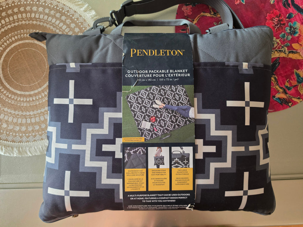 The Wanderer Packable Blanket — Pendleton Navy