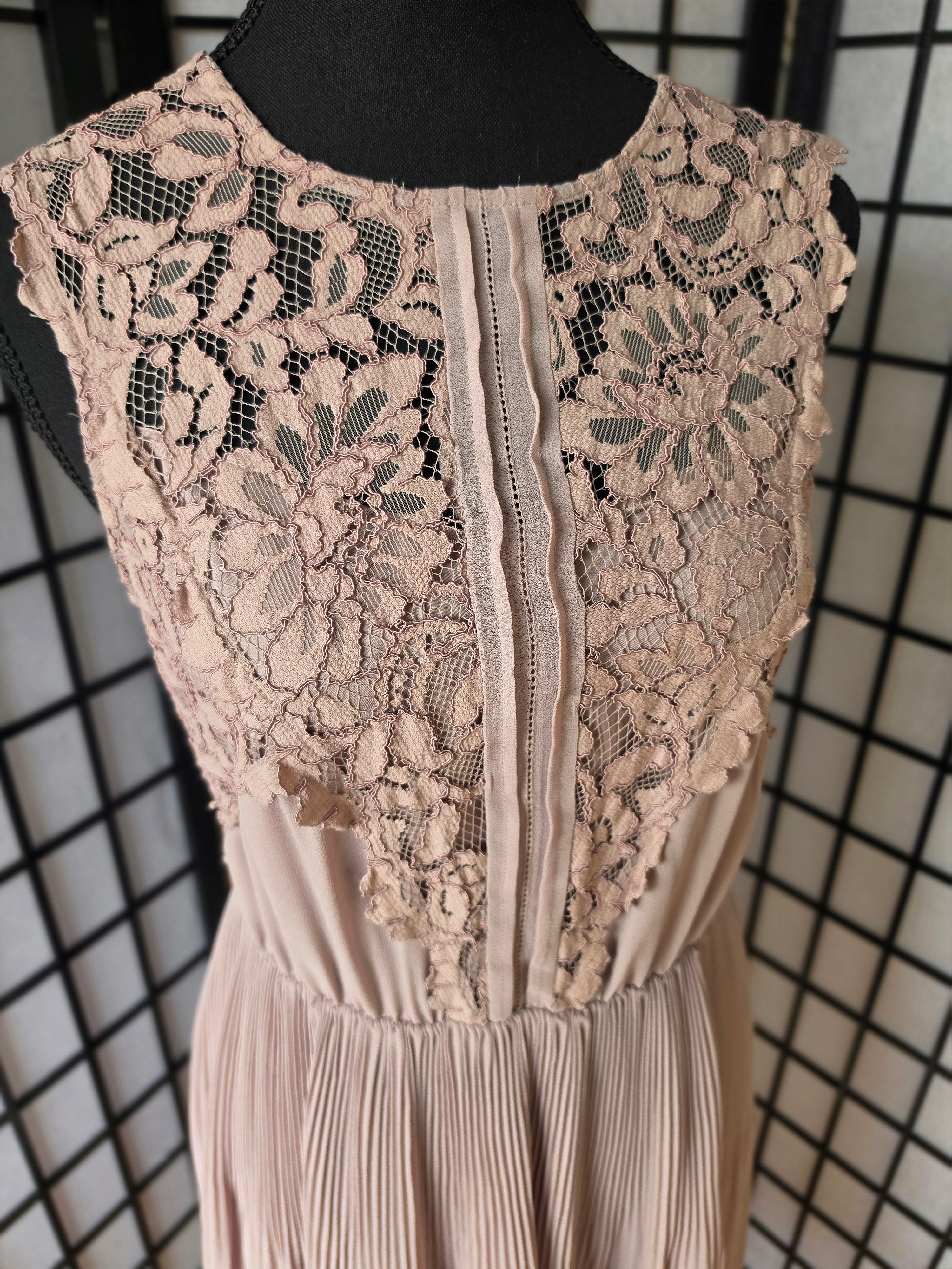 Porcelain Garden Dress – H&M