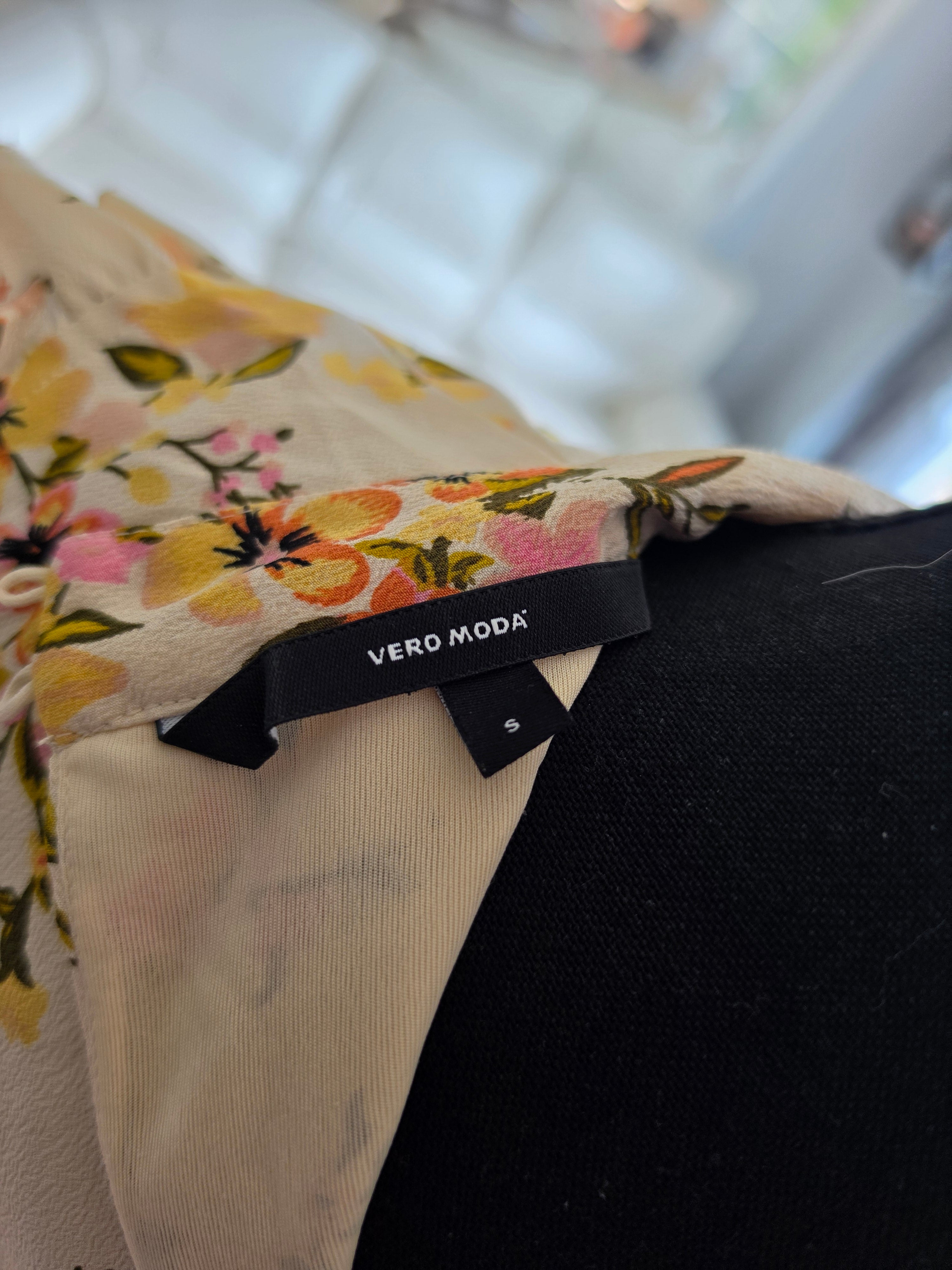 Botanical Garden Ruffle Blouse in Cream