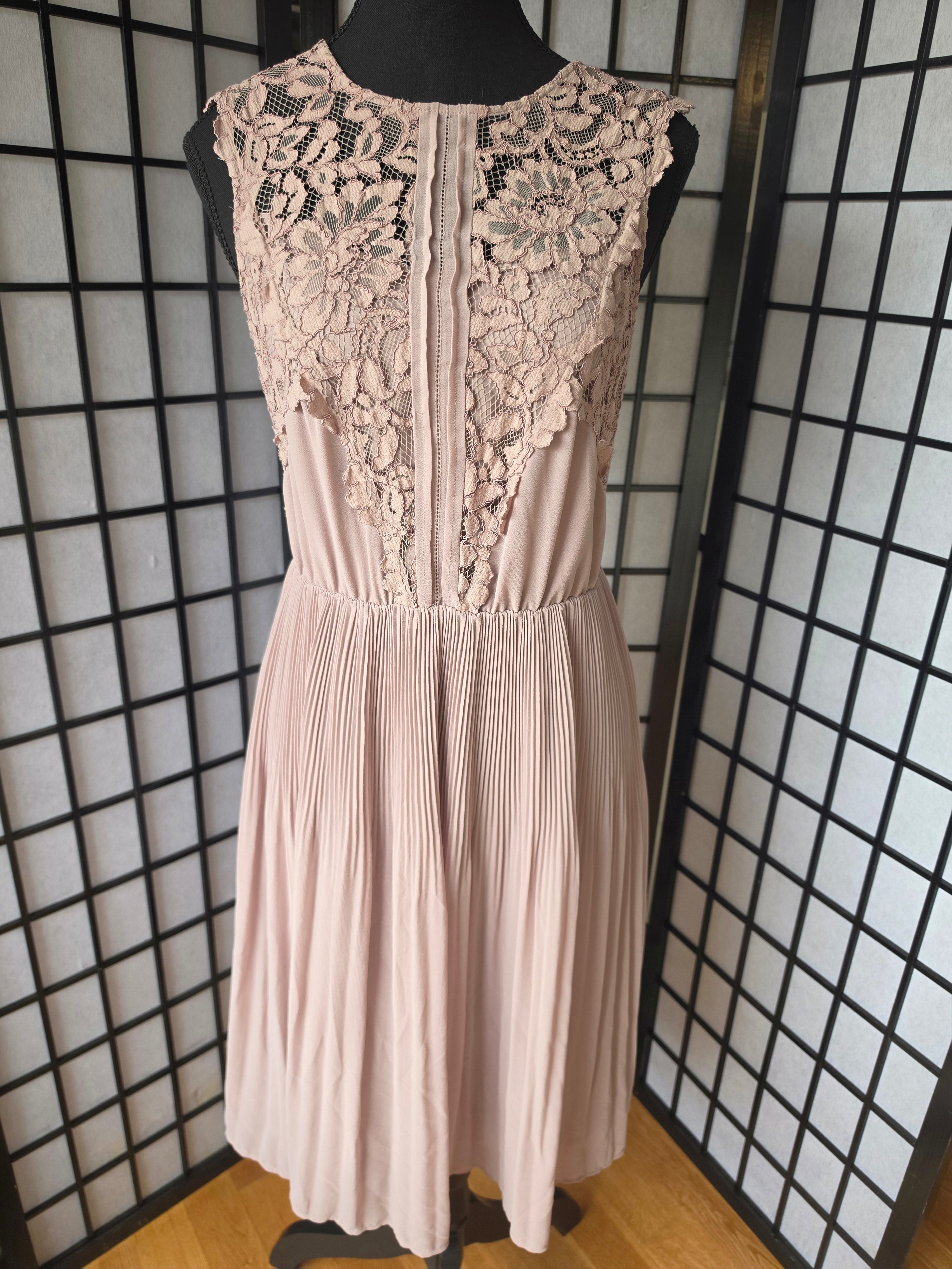 Porcelain Garden Dress – H&M