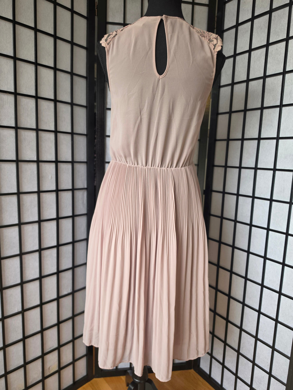 Porcelain Garden Dress – H&M