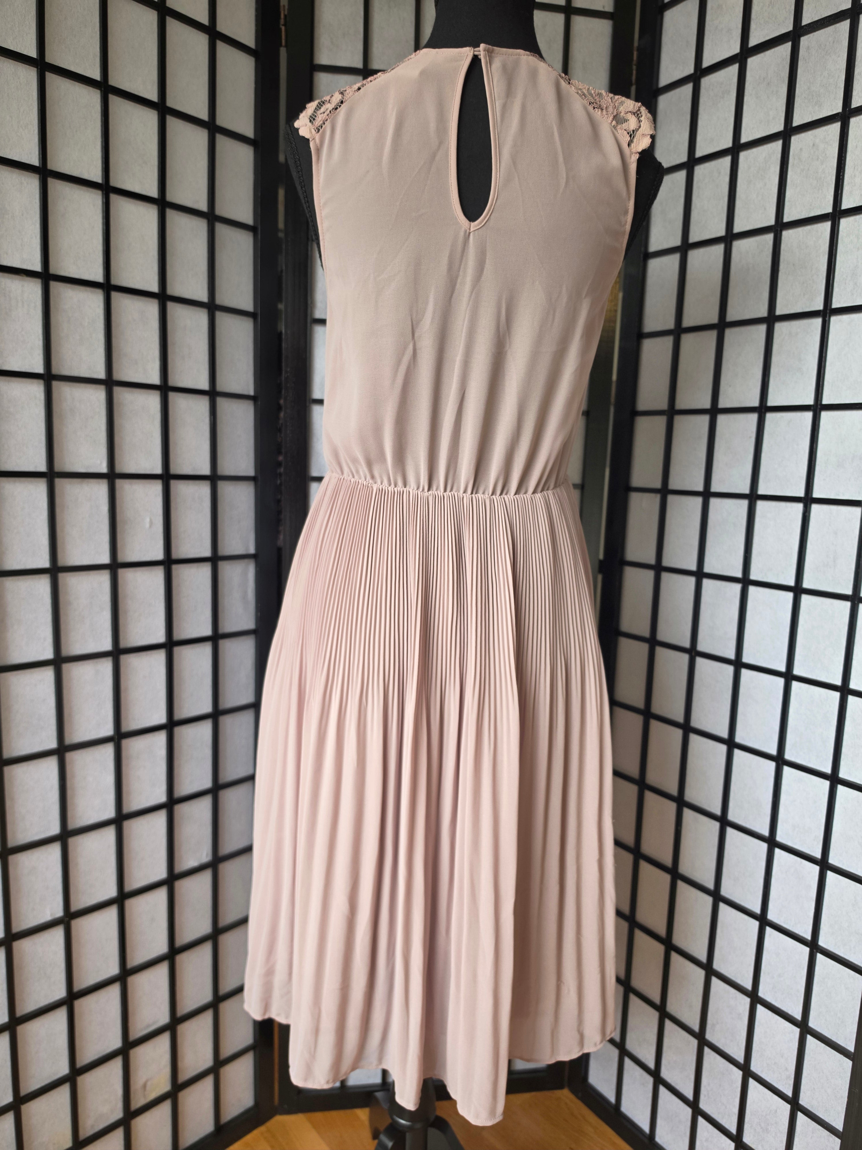 Porcelain Garden Dress – H&M