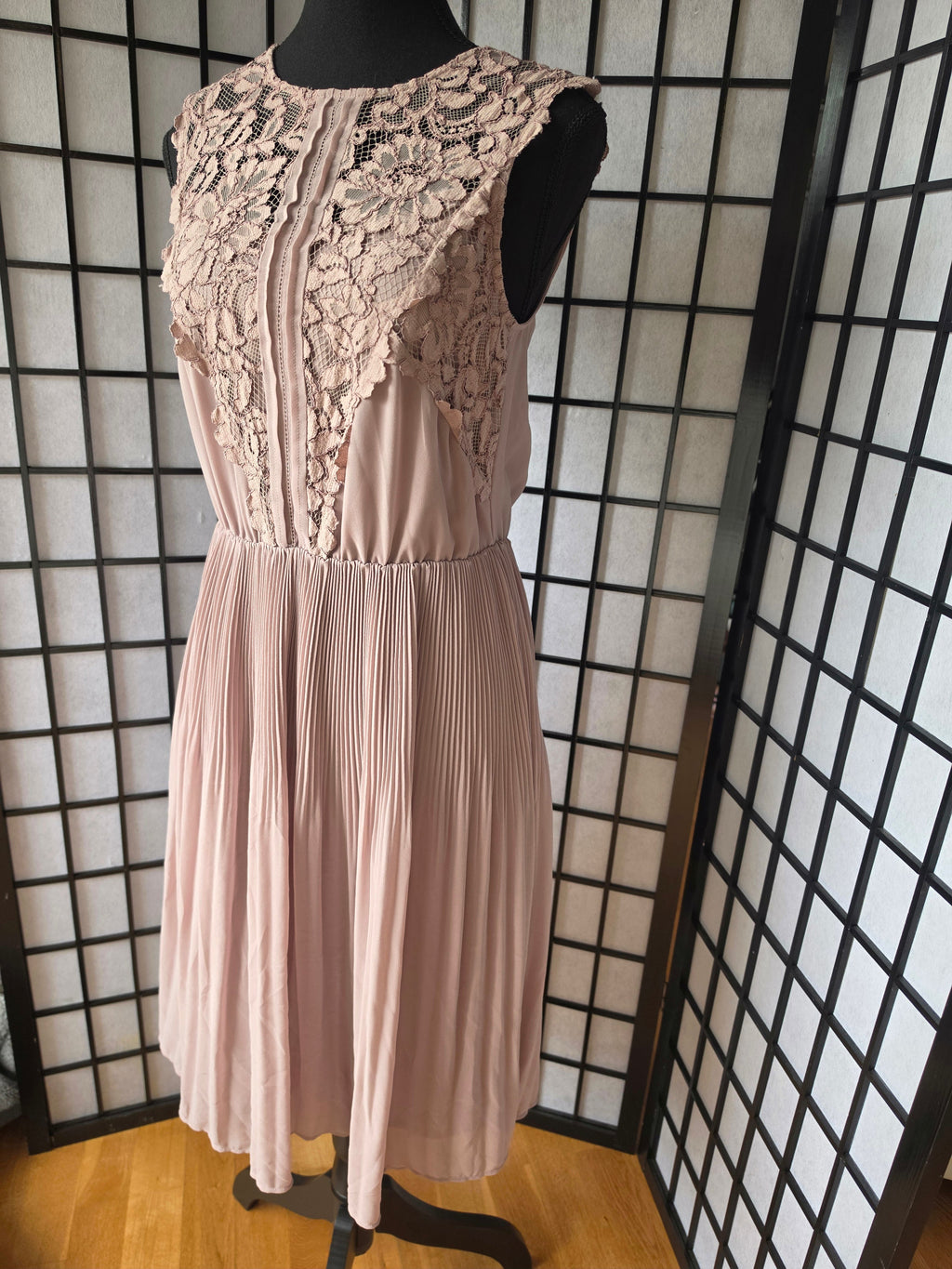 Porcelain Garden Dress – H&M
