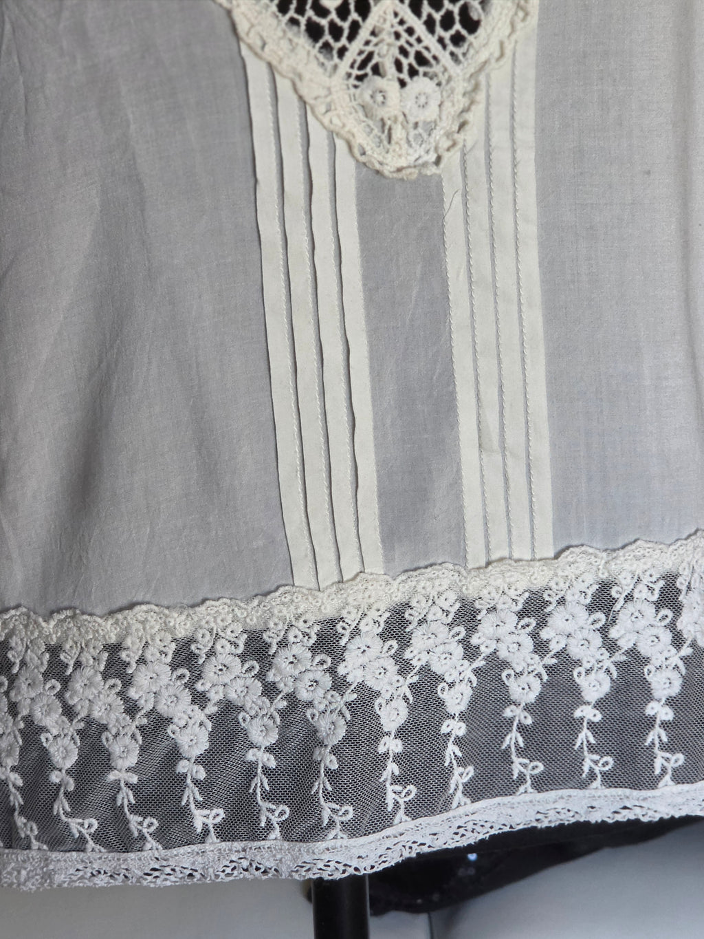 Kismet Ivory Heirloom Lace Tank — XS
